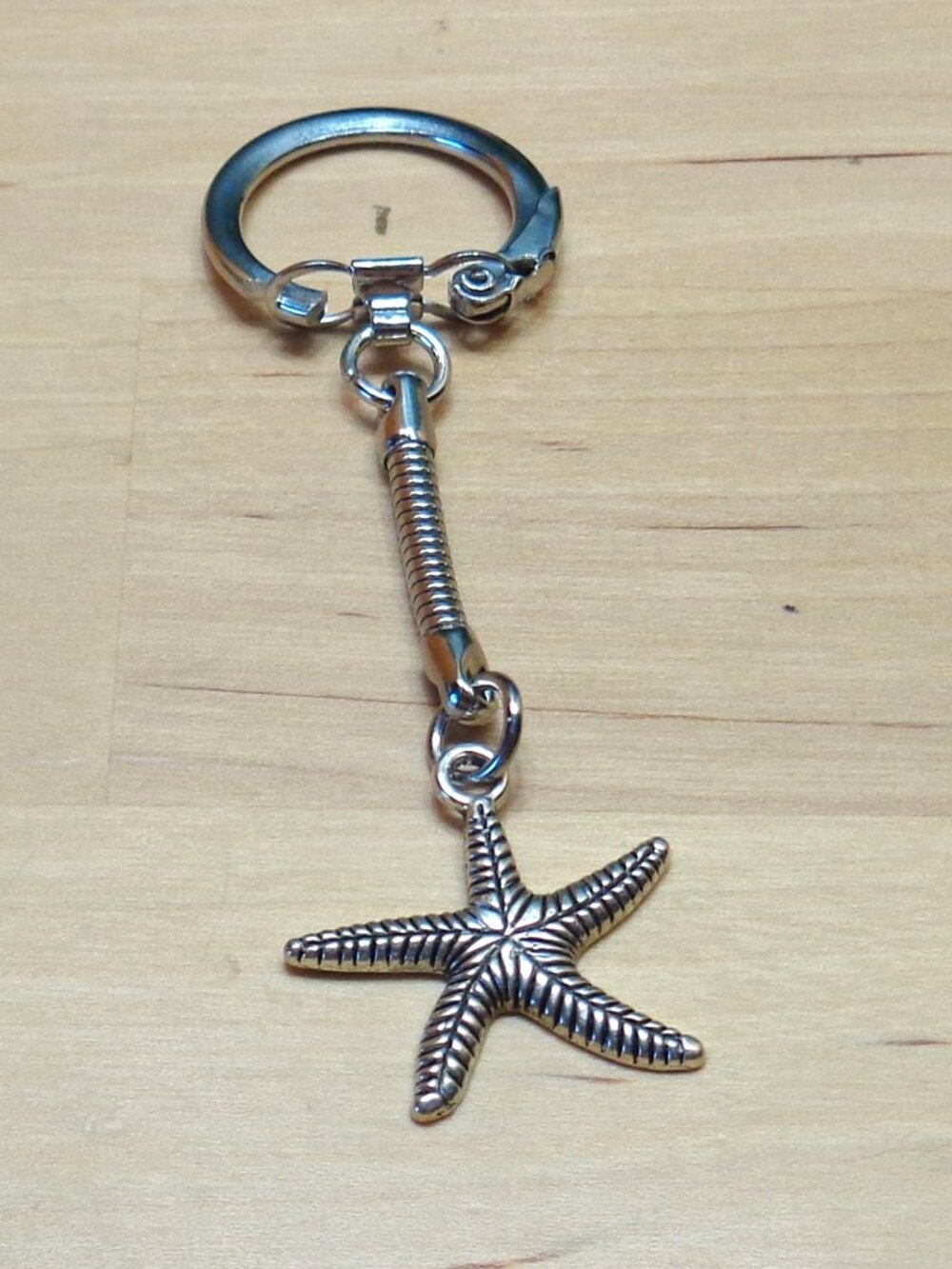BEACH FASHION DETAILED STARFISH RHODIUM SNAKE KEYCHAIN